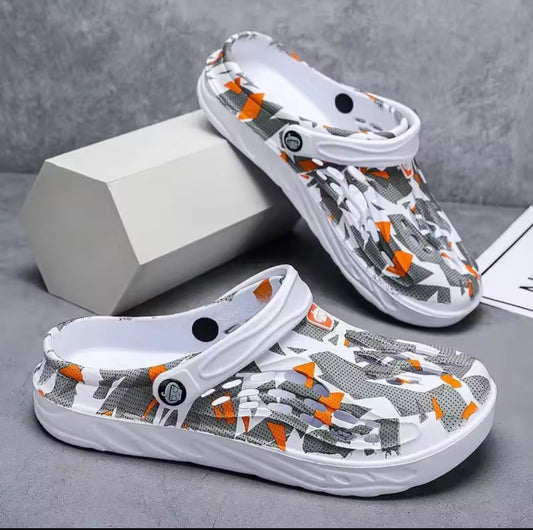 2025 New Fashion Sandals Men Clog Sandals Comfortable Breathable Beach Sandals Men Women Clogs Slippers Soft Bottom Men Shoes